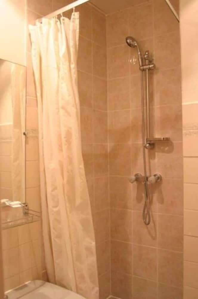 Habitación con 2 camas individuales del hotel Printania. Foto 4