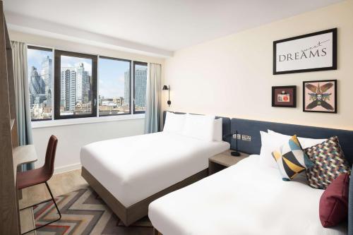 Habitación Queen con sofá cama del hotel Hampton By Hilton London City. Foto 2