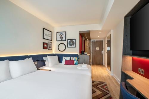 Habitación Queen con sofá cama del hotel Hampton By Hilton London City. Foto 5
