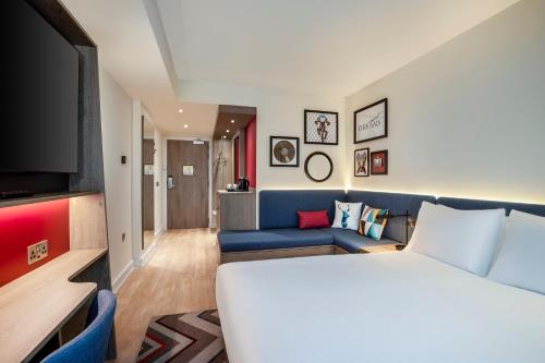 Habitación Queen con sofá cama del hotel Hampton By Hilton London City. Foto 6