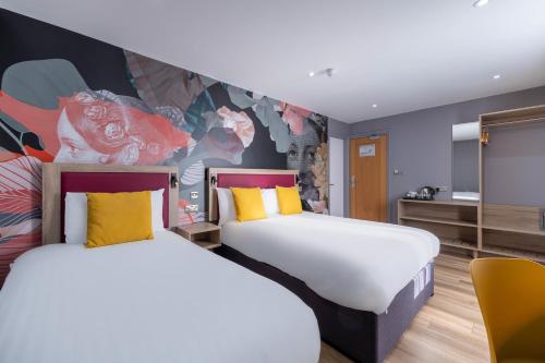 Habitación Triple del hotel Comfort Inn Edgware Road W2. Foto 2