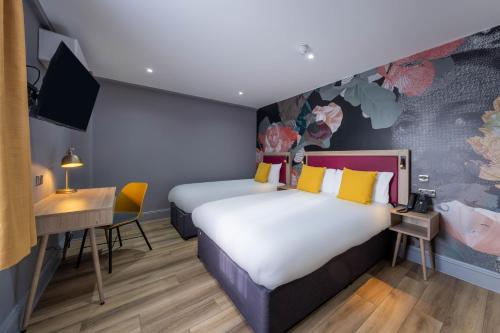 Habitación Triple del hotel Comfort Inn Edgware Road W2. Foto 3