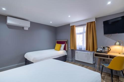 Habitación Triple del hotel Comfort Inn Edgware Road W2. Foto 5