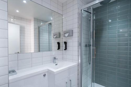 Habitación Triple del hotel Comfort Inn Edgware Road W2. Foto 6