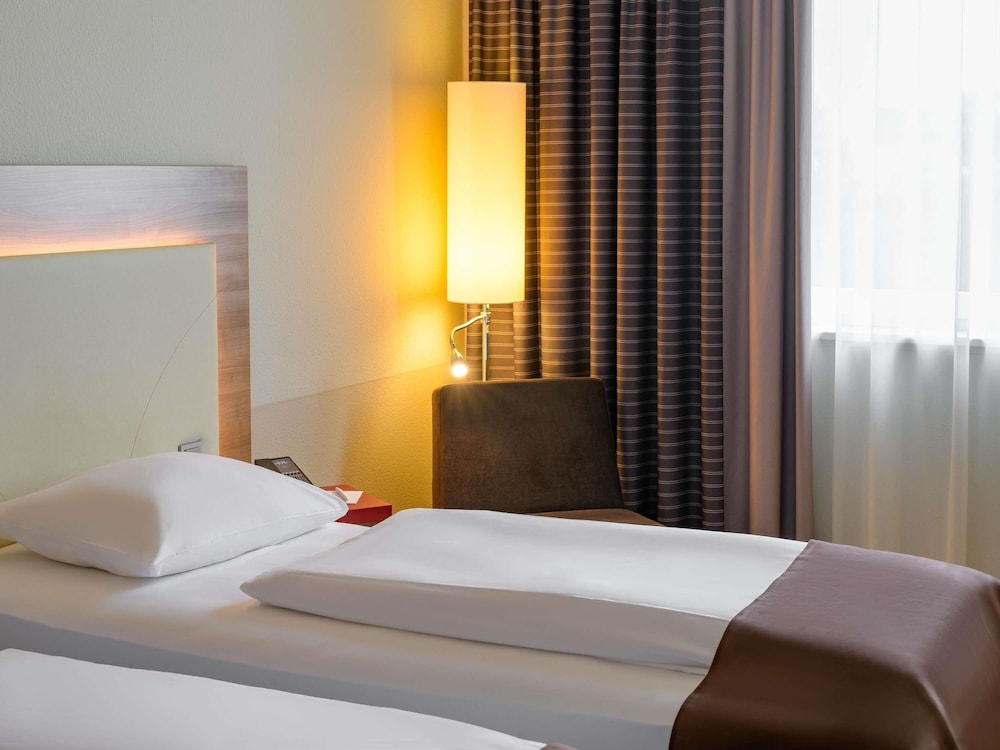 Habitación estándar con 2 camas individuales del hotel Mercure Stuttgart Airport Messe. Foto 4