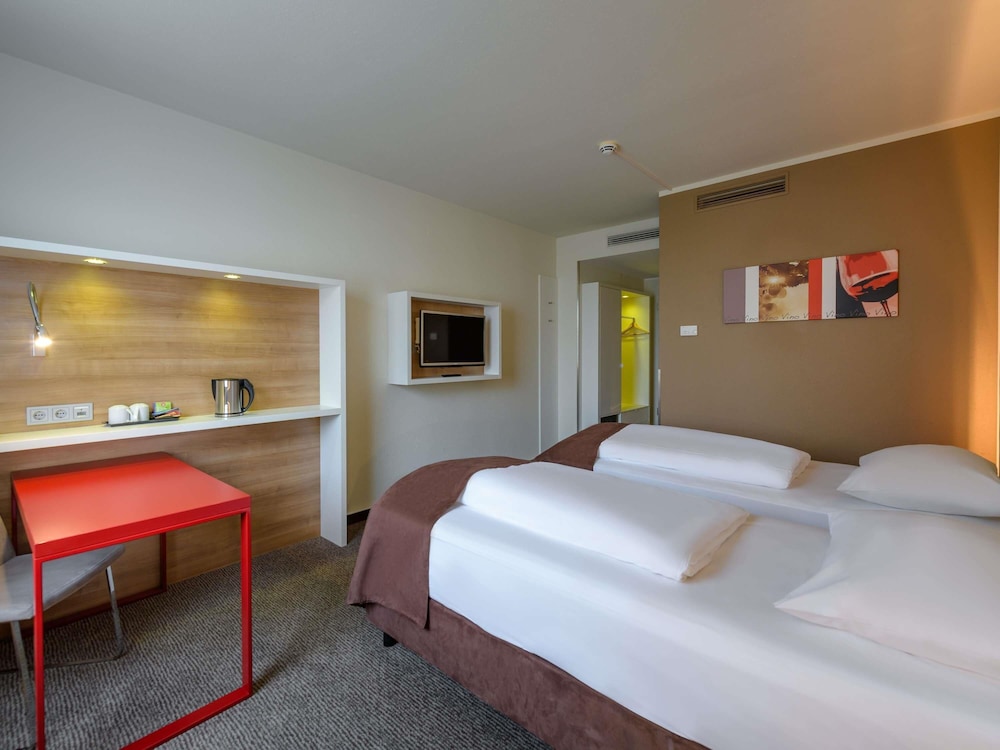 Habitación estándar con 2 camas individuales del hotel Mercure Stuttgart Airport Messe. Foto 5
