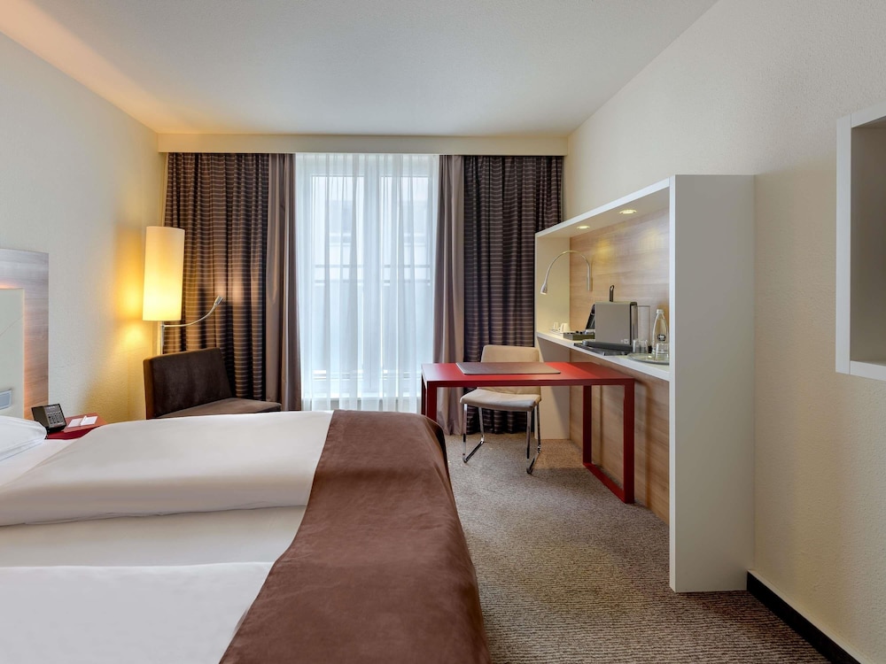 Habitación Superior con cama king size del hotel Mercure Stuttgart Airport Messe