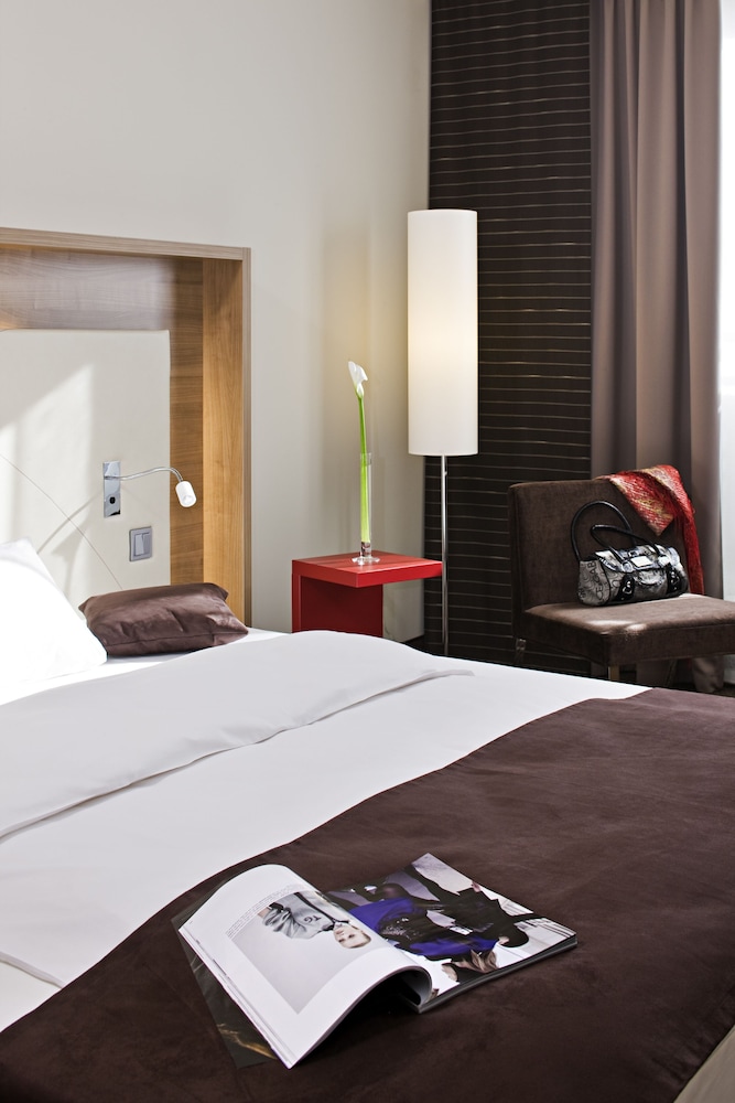 Habitación Superior con cama king size del hotel Mercure Stuttgart Airport Messe. Foto 1