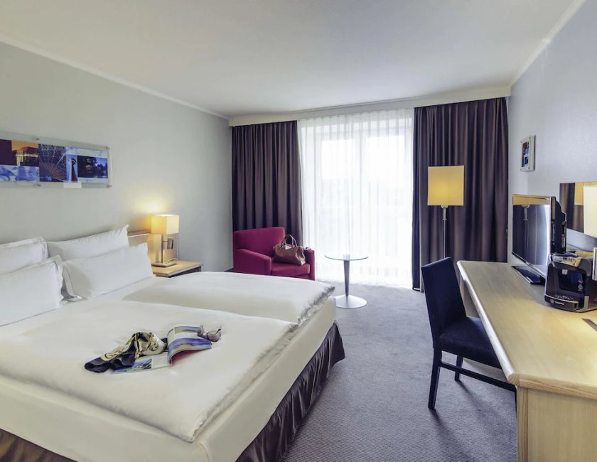 Habitación estándar con cama queen - size del hotel Mercure Düsseldorf Kaarst. Foto 1
