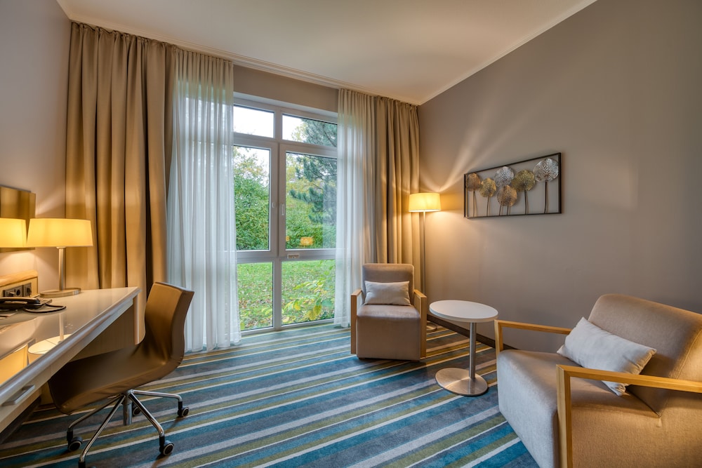 Habitación estándar con cama queen - size del hotel Mercure Düsseldorf Kaarst. Foto 3