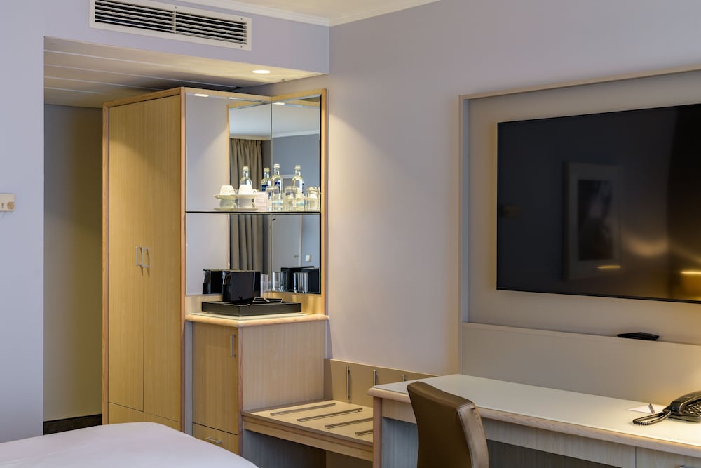 Habitación estándar con dos camas individuales del hotel Mercure Düsseldorf Kaarst. Foto 4