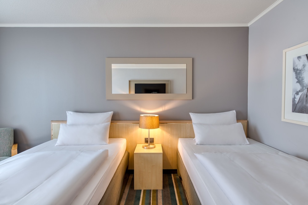 Habitación estándar con dos camas individuales del hotel Mercure Düsseldorf Kaarst. Foto 5