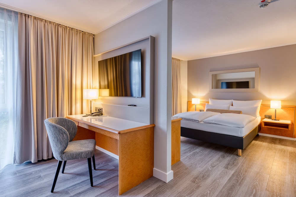 Suite Privilege con cama queen - size del hotel Mercure Düsseldorf Kaarst. Foto 1