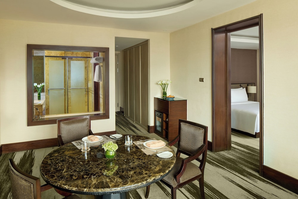 Junior Suite RedLevel Vista ciudad del hotel Gran Melia Jakarta. Foto 2