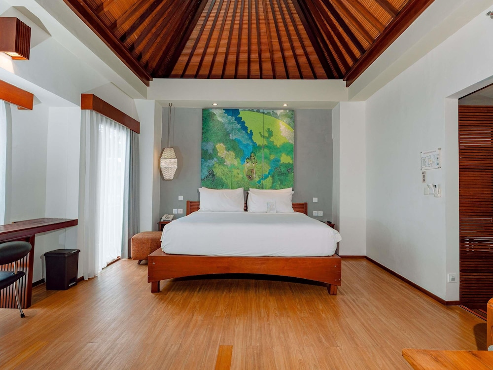 Suite Junior con Vistas al Mar, 1 cama king - size (Hasta 2 Adultos y 2 Niños) del hotel Mercure Kuta Bali. Foto 2