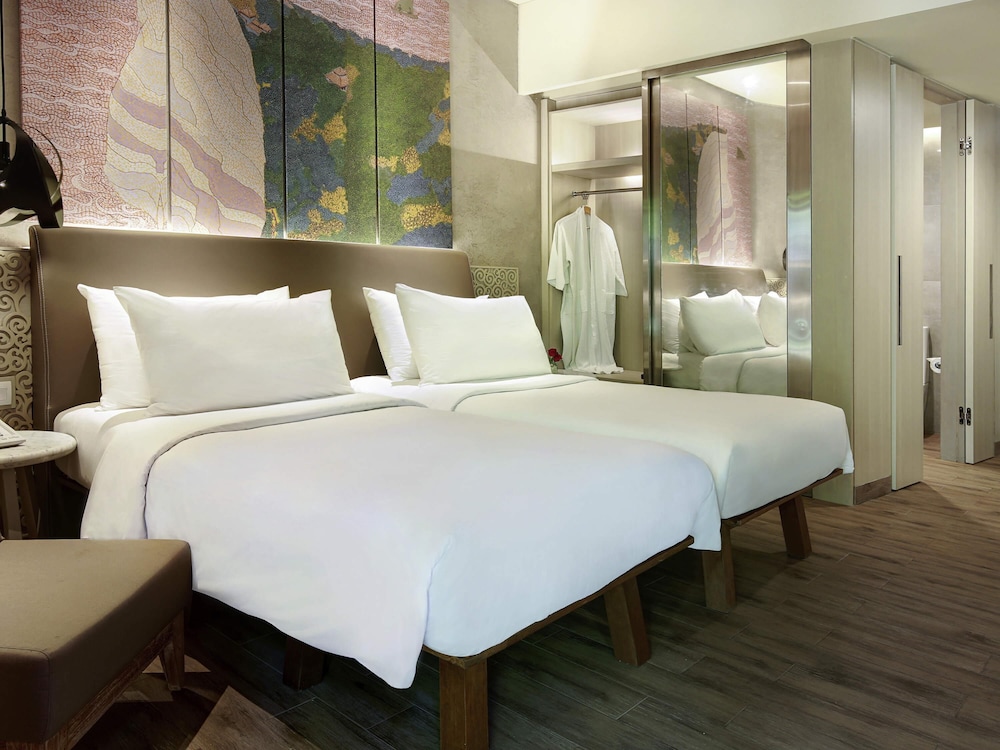 Habitación Superior con Dos Camas Individuales (Hasta 2 Adultos y 1 Niño) del hotel Mercure Kuta Bali. Foto 1