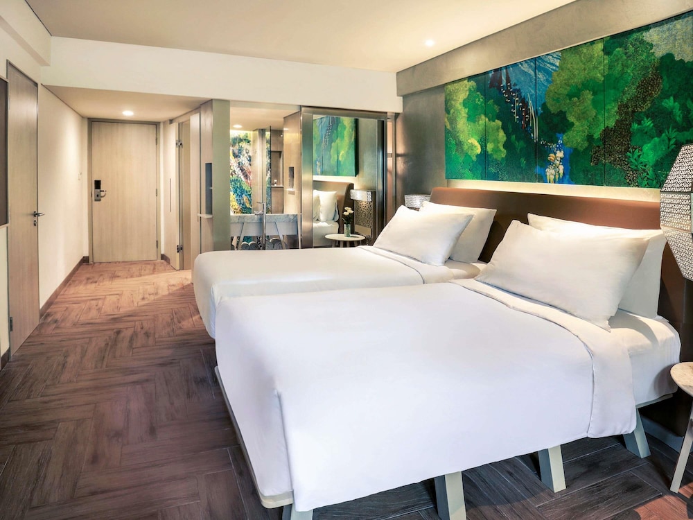 Habitación Deluxe con Dos Camas Individuales (Hasta 2 Adultos y 1 Niño) del hotel Mercure Kuta Bali. Foto 3