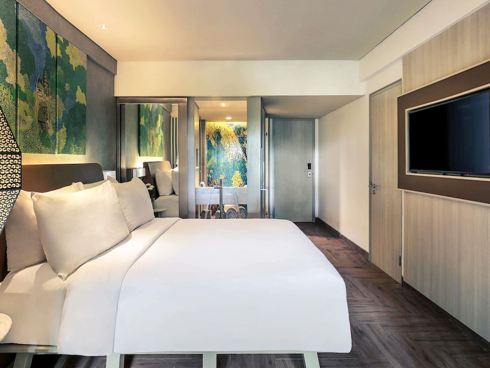 Habitación Deluxe con Cama Doble y Balcón (Hasta 2 Adultos y 1 Niño) del hotel Mercure Kuta Bali. Foto 1