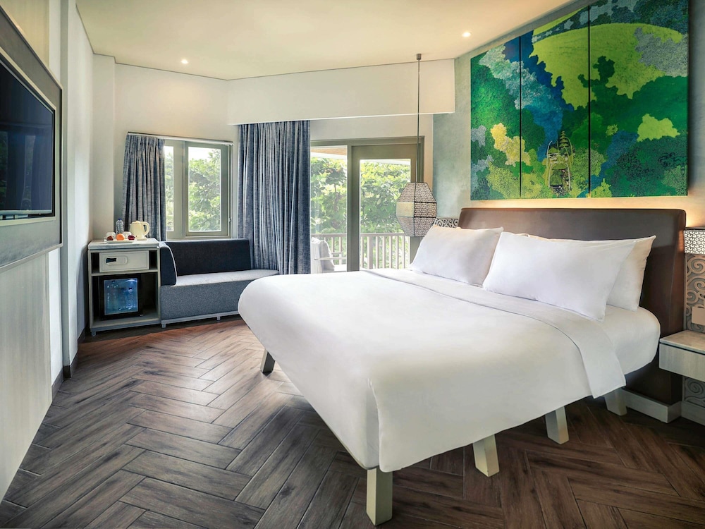 Habitación Deluxe con Cama Doble y Balcón (Hasta 2 Adultos y 1 Niño) del hotel Mercure Kuta Bali. Foto 3