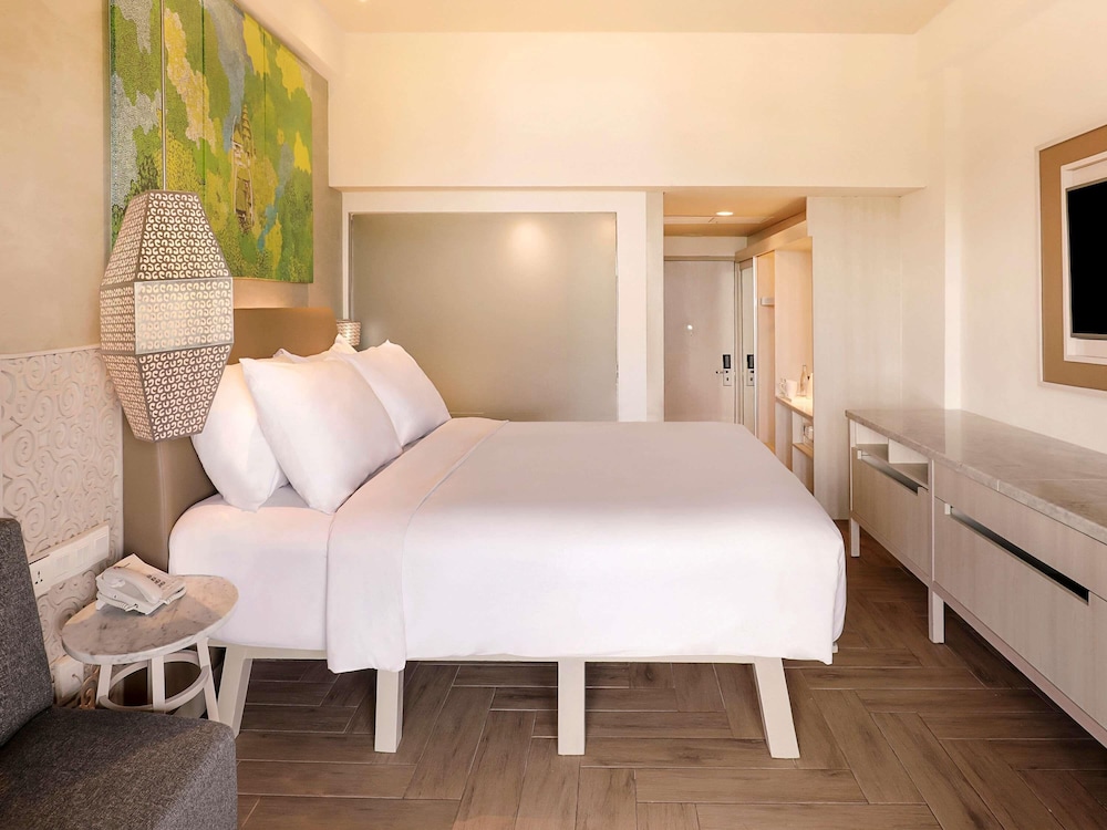 Habitación Deluxe con Vistas al Mar y Cama Doble (Hasta 2 Adultos y 1 Niño) del hotel Mercure Kuta Bali. Foto 6