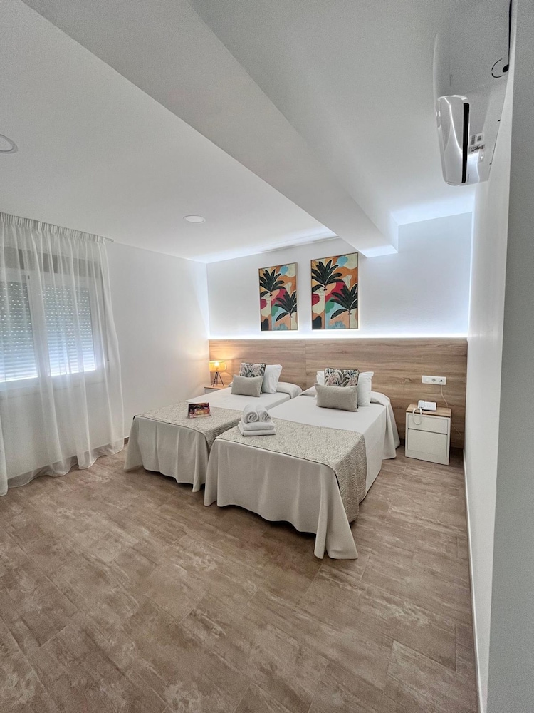 Accessible Twin Room for Guests with Disabilities del hotel Romerito. Foto 1