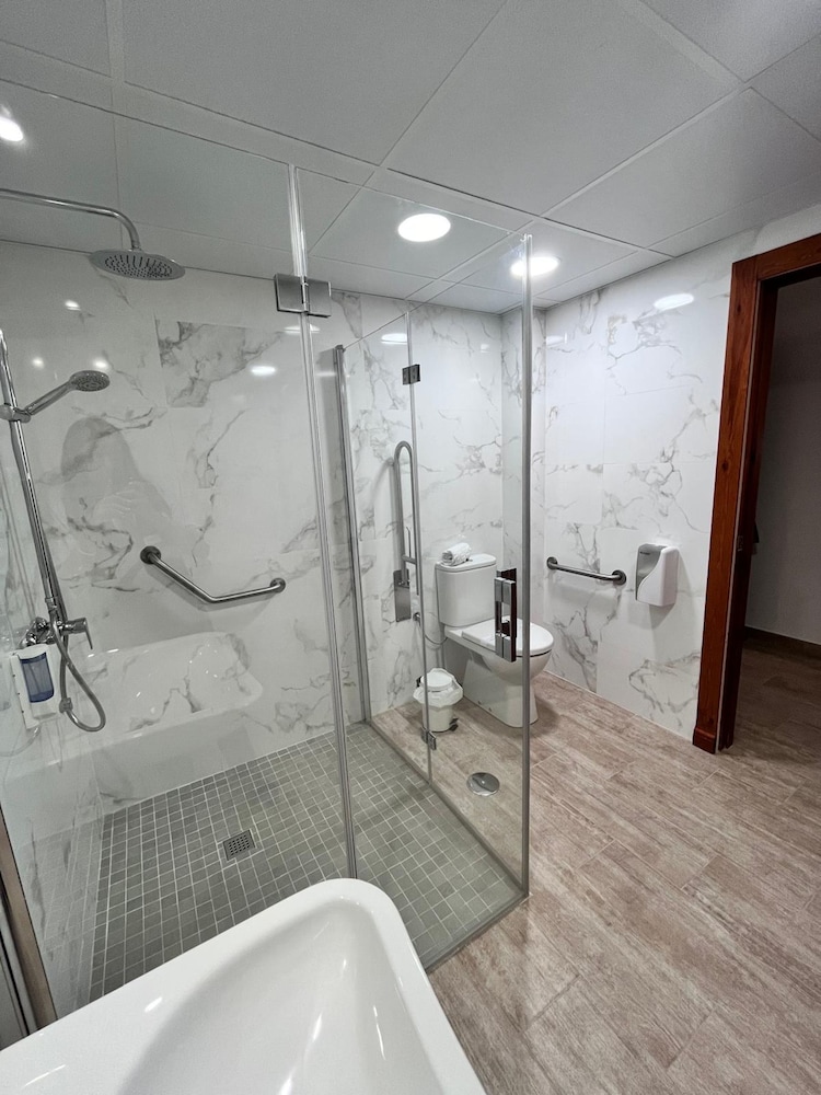 Accessible Twin Room for Guests with Disabilities del hotel Romerito. Foto 3