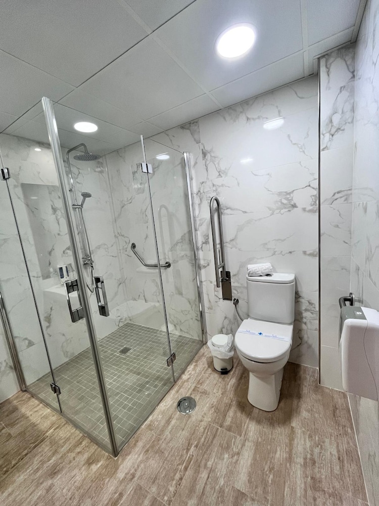 Accessible Twin Room for Guests with Disabilities del hotel Romerito. Foto 4