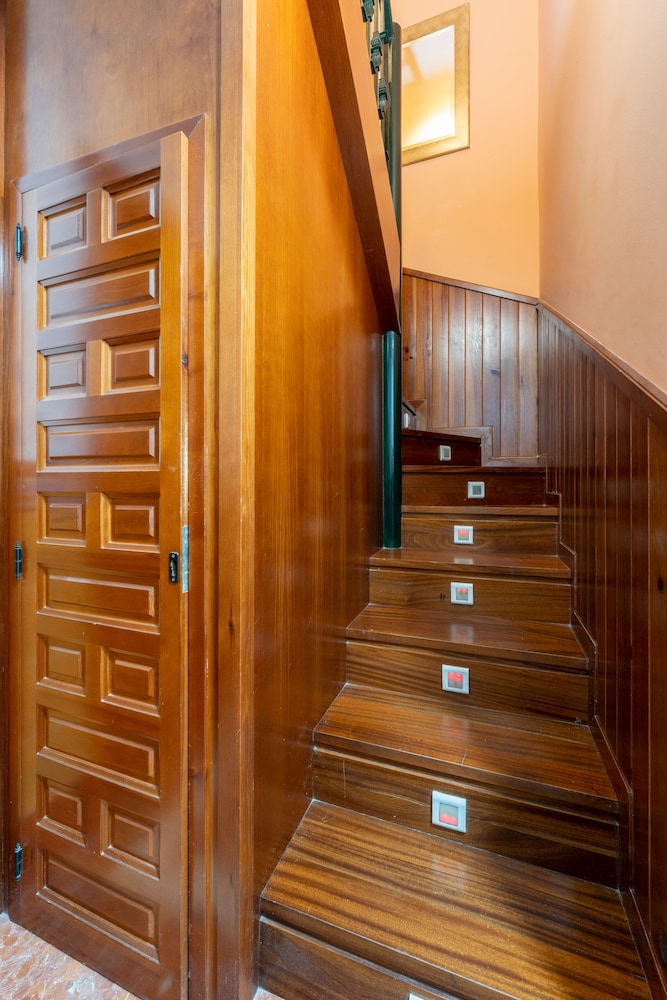 Habitación triple, 3 camas individuales,piso superior, acceso por escaleras del hotel Romerito. Foto 3
