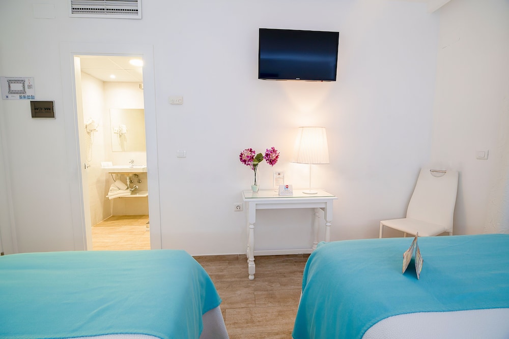 Habitación con 1 cama doble o 2 individuales del hotel Romerito. Foto 14