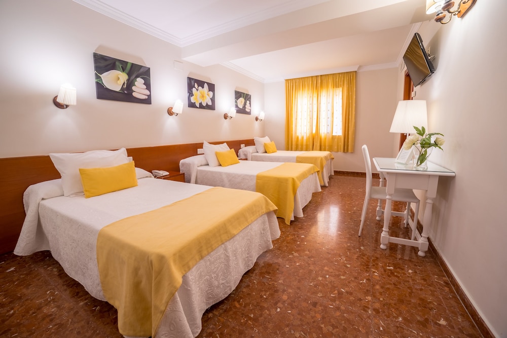 Habitación triple, 3 camas individuales del hotel Romerito