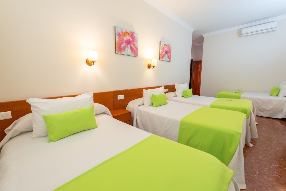 Habitación Cuádruple del hotel Romerito. Foto 3
