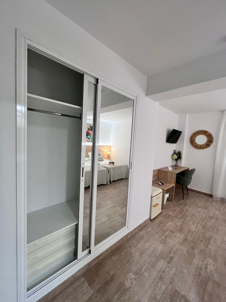 Accessible Twin Room for Guests with Disabilities del hotel Romerito. Foto 7