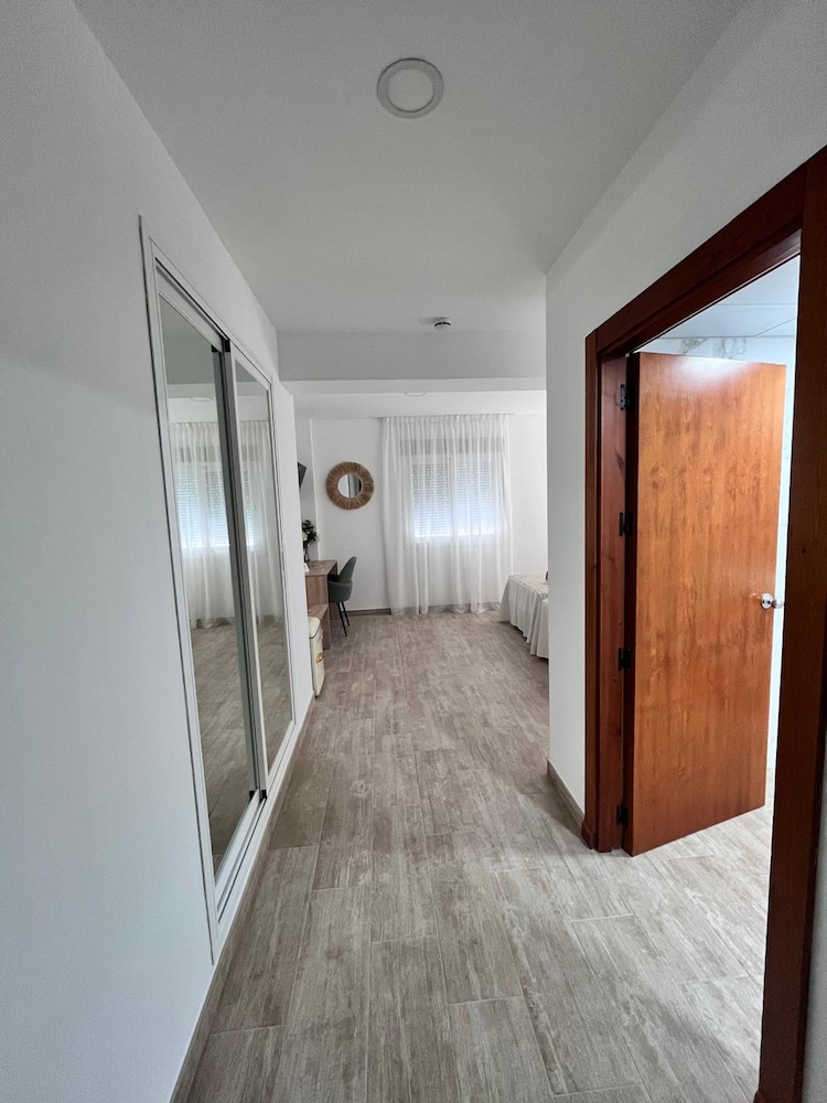 Accessible Twin Room for Guests with Disabilities del hotel Romerito. Foto 9
