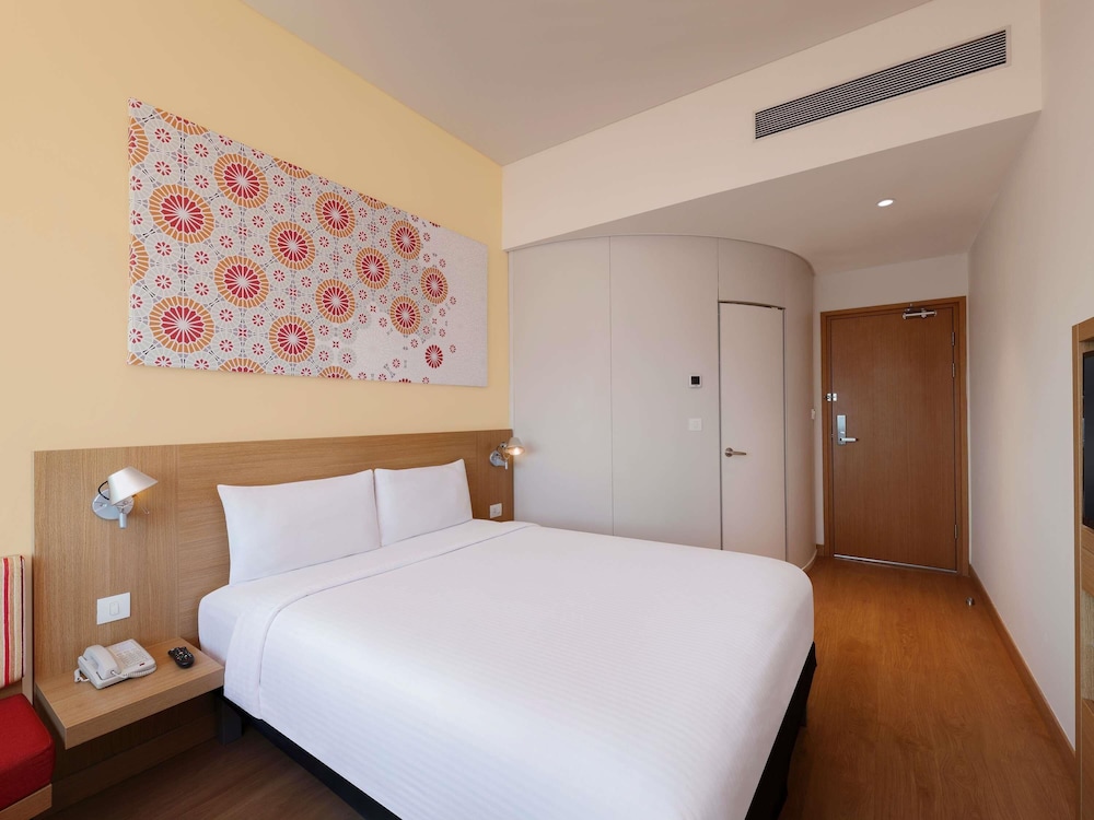 Habitación Superior Queen - 2 cervezas de cortesía por día del hotel Ibis Gurgaon Golf Course Road. Foto 5