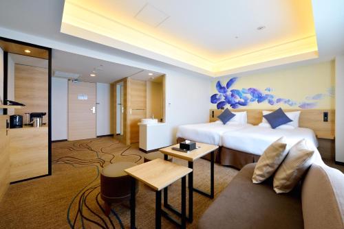 Habitación Deluxe Ejecutiva, Camas Gemelas y Terraza - No Fumador del hotel Novotel Okinawa Naha. Foto 7