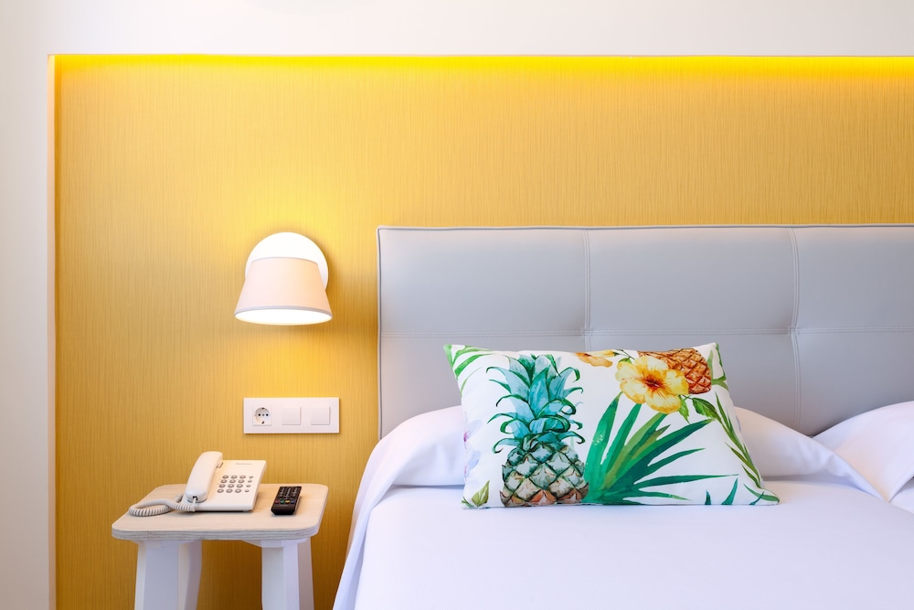 Suite familiar, 2 habitaciones del hotel Tropical Park. Foto 1