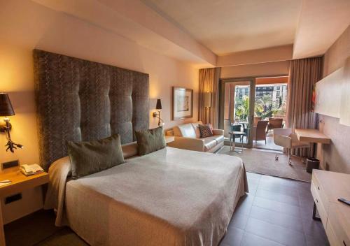 Habitación Deluxe con piscina privada del hotel Lopesan Baobab Resort. Foto 5