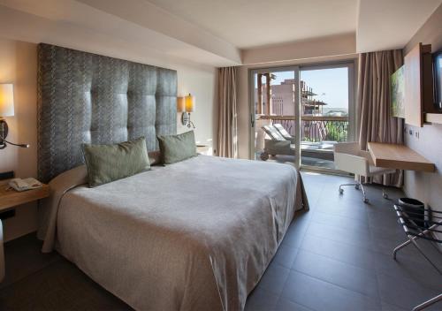 Suite junior del hotel Lopesan Baobab Resort. Foto 3