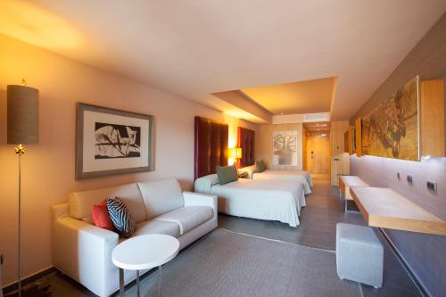 Alojamiento Familiar Doble con piscina del hotel Lopesan Baobab Resort. Foto 1