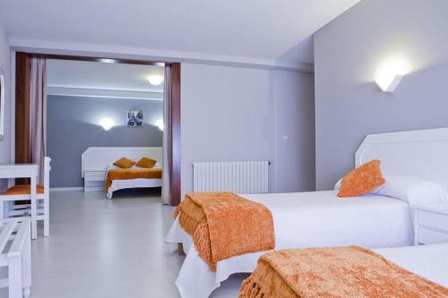 Oferta especial - Habitación Doble - 1 o 2 camas del hotel Los Naranjos. Foto 1