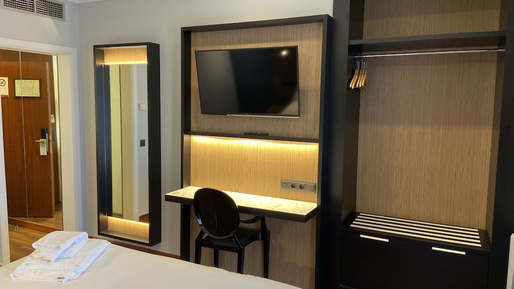 Habitación Standard del hotel Ibis Styles Figueres Ronda. Foto 6