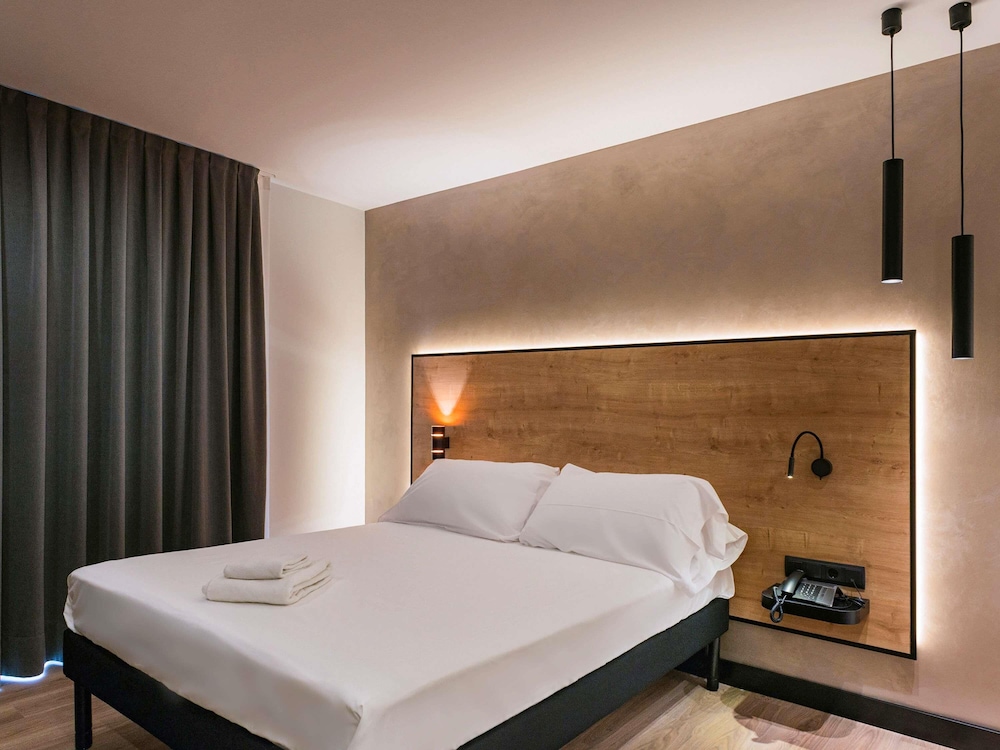 Habitación Standard del hotel Ibis Styles Figueres Ronda. Foto 10