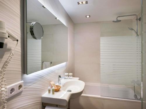 Habitación triple del hotel Ibis Styles Figueres Ronda. Foto 3