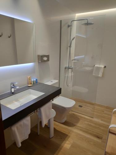 Habitación triple del hotel Ibis Styles Figueres Ronda. Foto 5