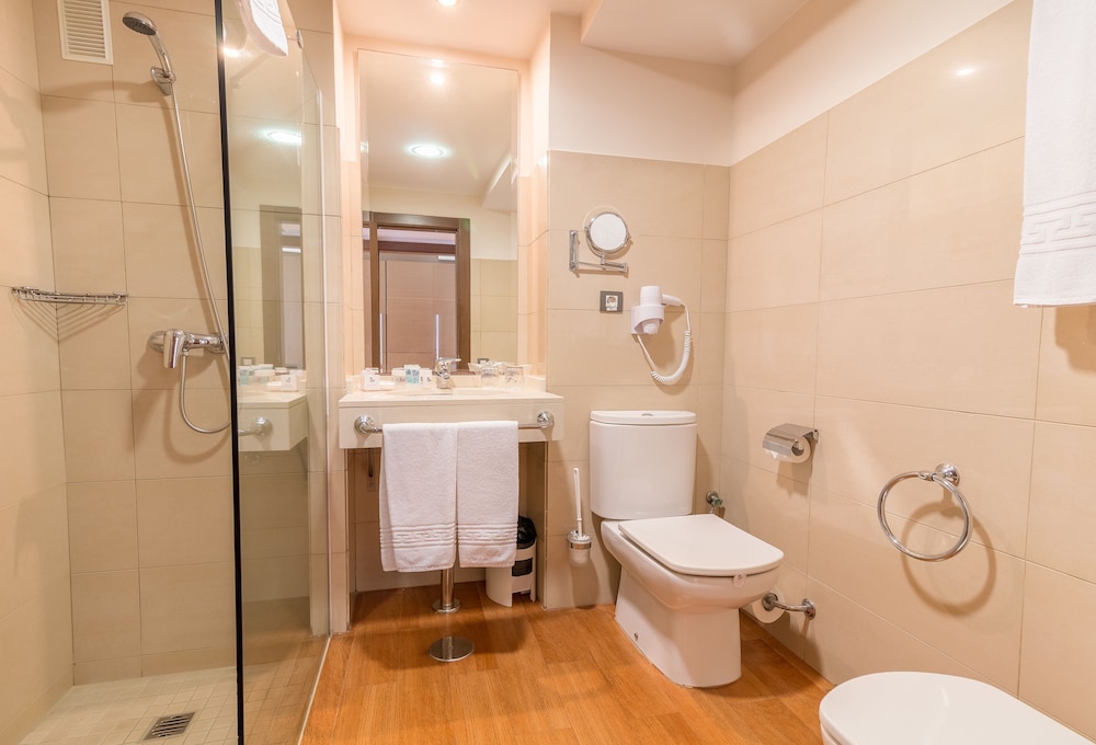 Habitación premium, vistas a la piscina del hotel LIVVO Corralejo Beach. Foto 9