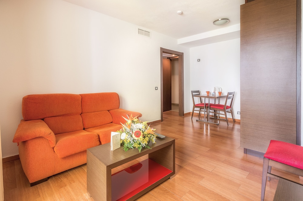 Habitación familiar 3 camas individuales del hotel LIVVO Corralejo Beach. Foto 6