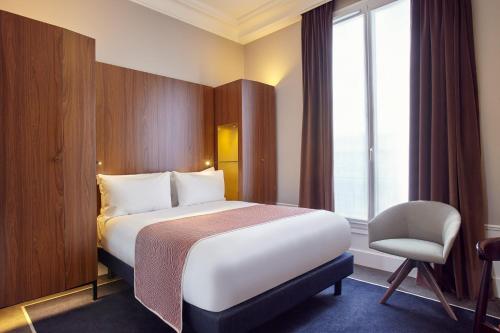 Standard Queen Room with Minifridge del hotel Holiday Inn Paris Gare de Lyon Bastille. Foto 6