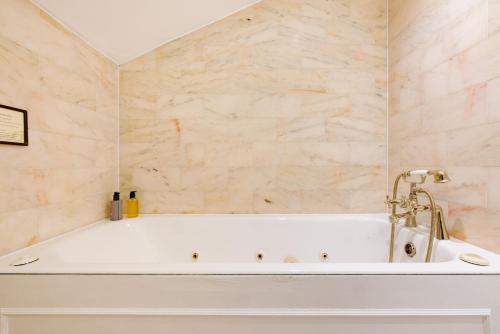 Habitación Doble del hotel The Abbey Notting Hill. Foto 10