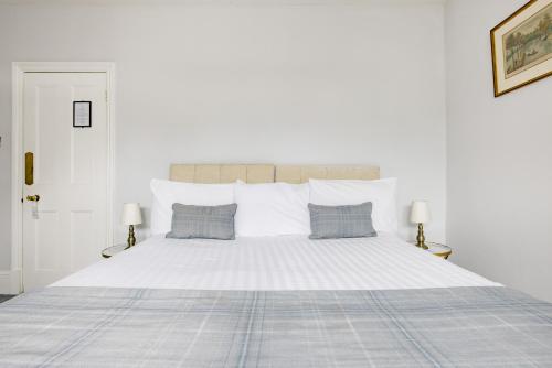 Habitación Loft con cama extragrande del hotel The Abbey Notting Hill. Foto 2