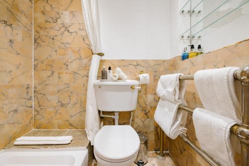 Habitación Doble - Planta baja del hotel The Abbey Notting Hill. Foto 4